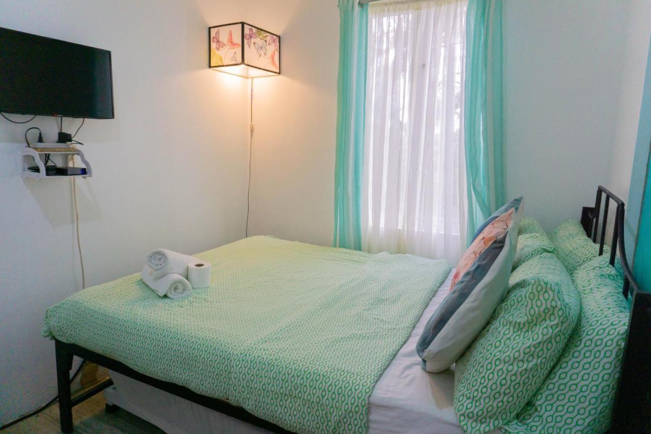 Appartement Retreat Haven In La Bella Tagaytay à Tagaytay City Extérieur photo
